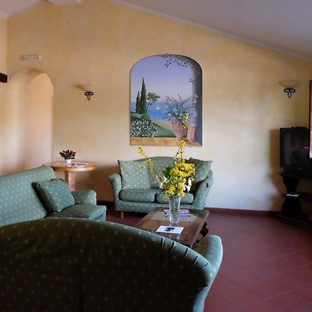 La Penisola Hotell Baschi Exteriör bild