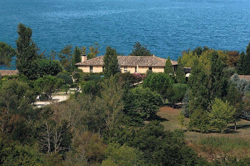 La Penisola Hotell Baschi Exteriör bild